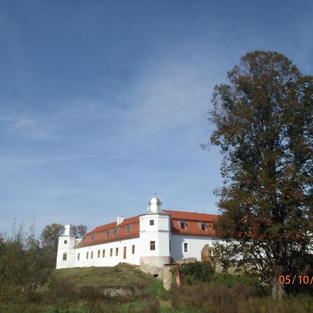 Kastiel Biela Dama A Cierny Rytier Hotel Krompachy Exterior foto