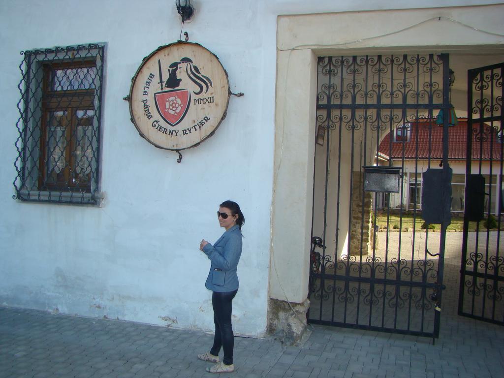 Kastiel Biela Dama A Cierny Rytier Hotel Krompachy Exterior foto