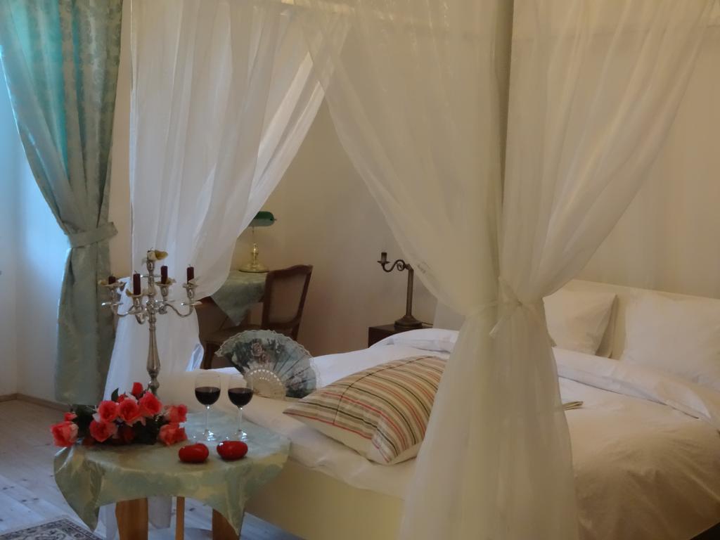 Kastiel Biela Dama A Cierny Rytier Hotel Krompachy Cameră foto