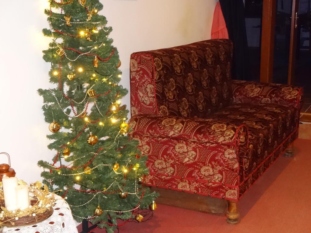 Kastiel Biela Dama A Cierny Rytier Hotel Krompachy Exterior foto