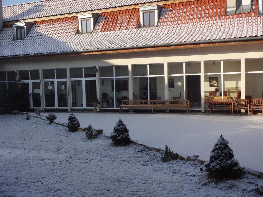 Kastiel Biela Dama A Cierny Rytier Hotel Krompachy Exterior foto