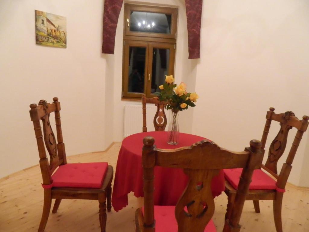 Kastiel Biela Dama A Cierny Rytier Hotel Krompachy Cameră foto