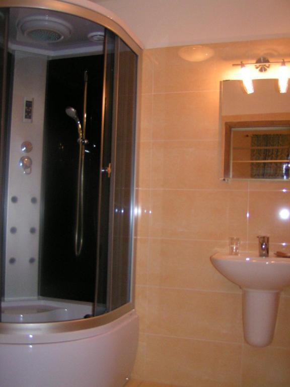 Kastiel Biela Dama A Cierny Rytier Hotel Krompachy Cameră foto