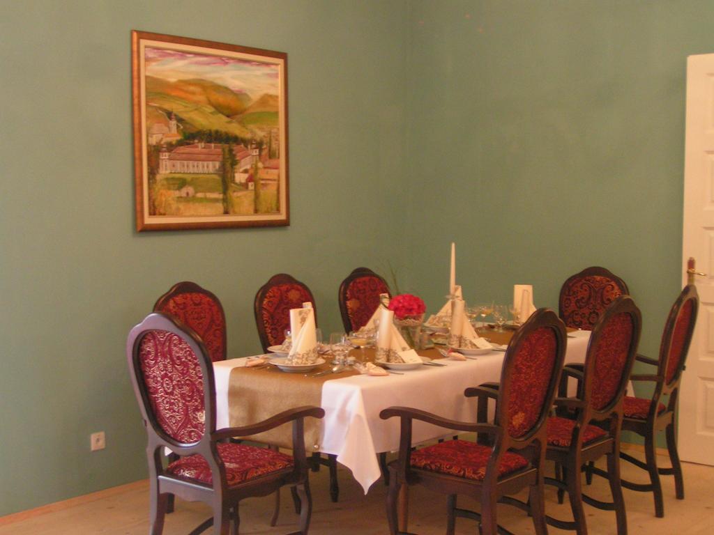 Kastiel Biela Dama A Cierny Rytier Hotel Krompachy Exterior foto