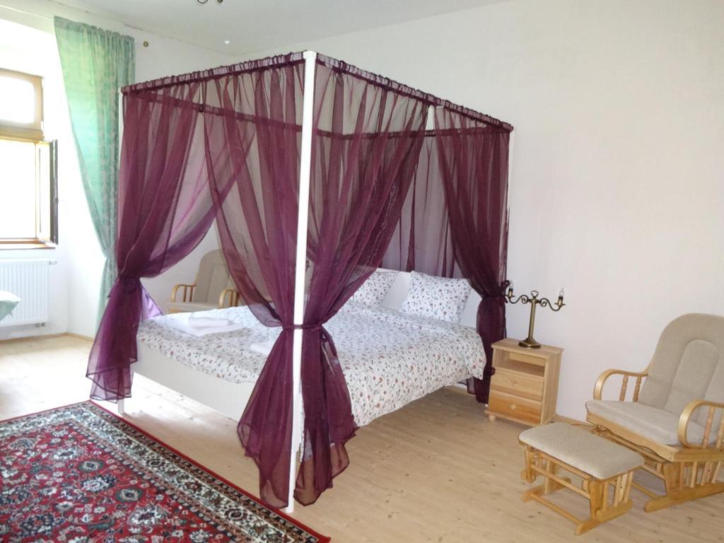 Kastiel Biela Dama A Cierny Rytier Hotel Krompachy Exterior foto