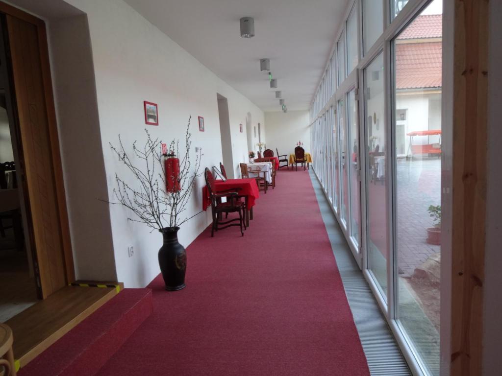 Kastiel Biela Dama A Cierny Rytier Hotel Krompachy Exterior foto