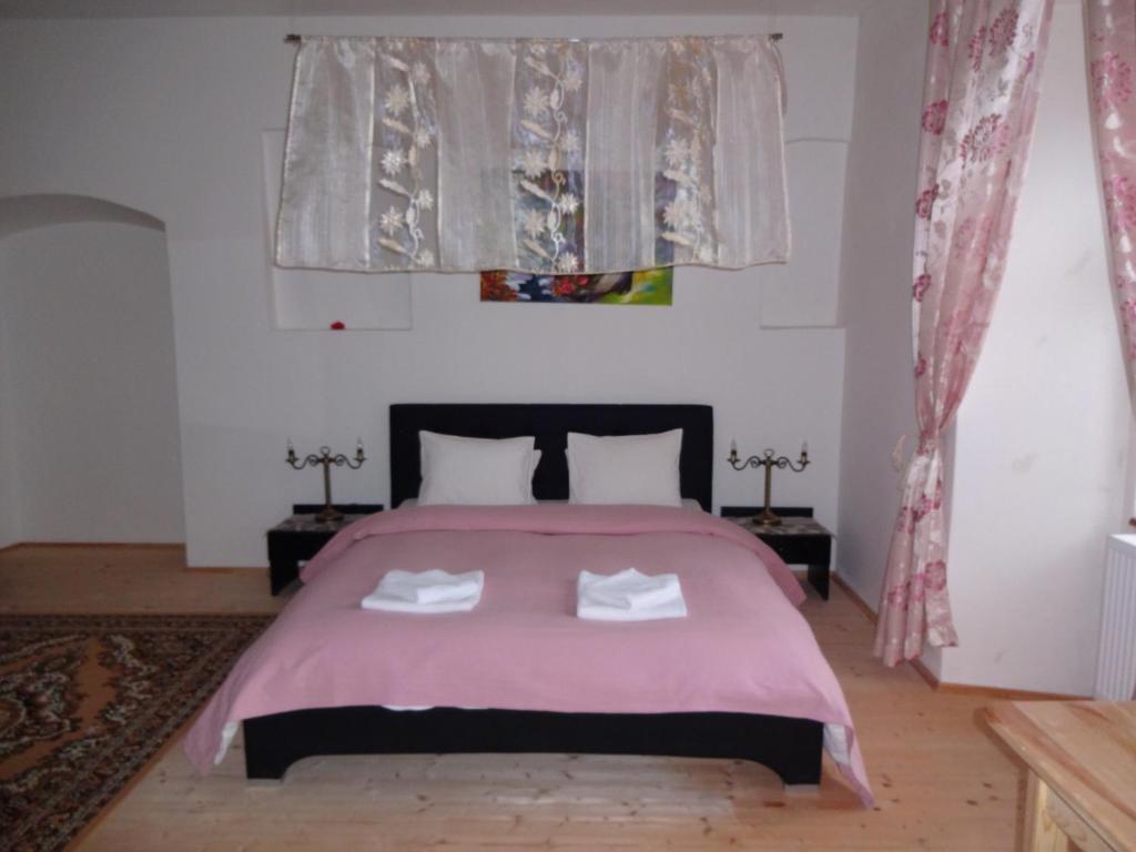 Kastiel Biela Dama A Cierny Rytier Hotel Krompachy Cameră foto