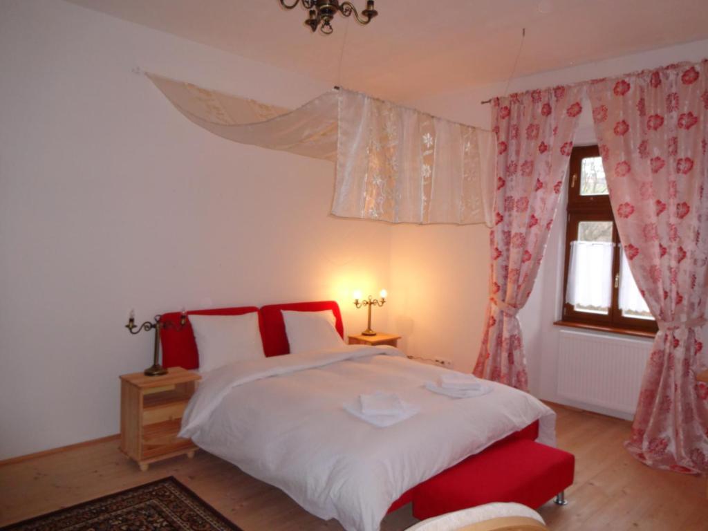 Kastiel Biela Dama A Cierny Rytier Hotel Krompachy Cameră foto