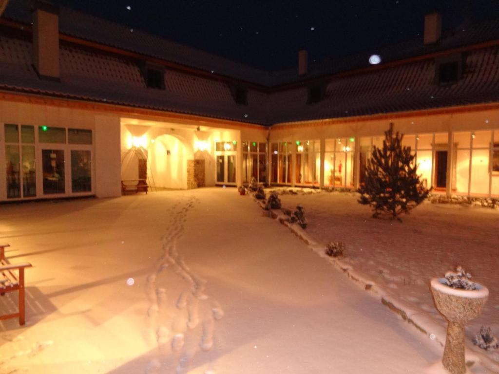 Kastiel Biela Dama A Cierny Rytier Hotel Krompachy Exterior foto