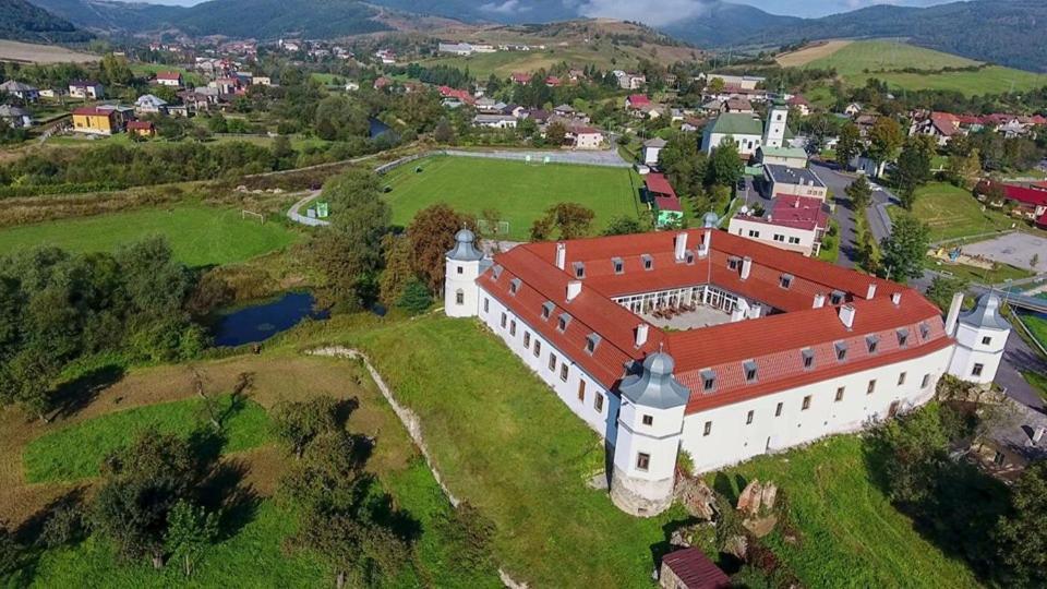 Kastiel Biela Dama A Cierny Rytier Hotel Krompachy Exterior foto
